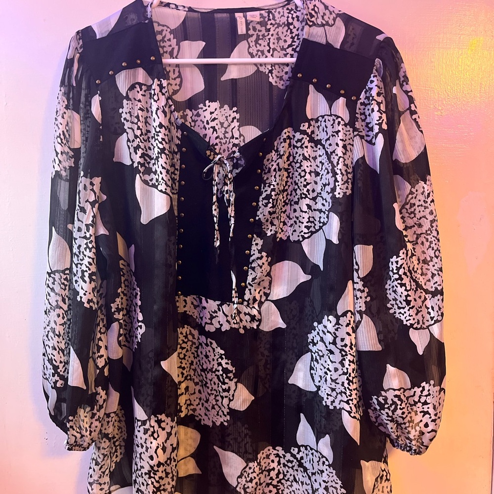 CATO’S Elegant Black and White Floral Women's Top (XL)